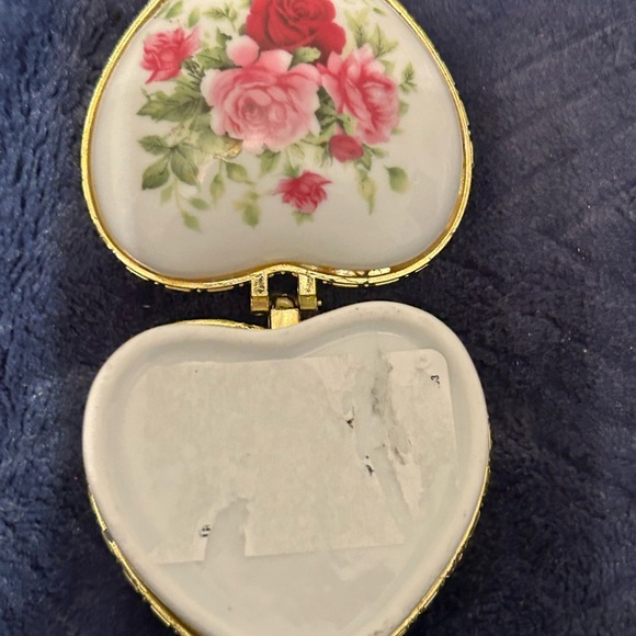 Porcelain Heart Box Pink Red Flowers - Picture 3 of 5